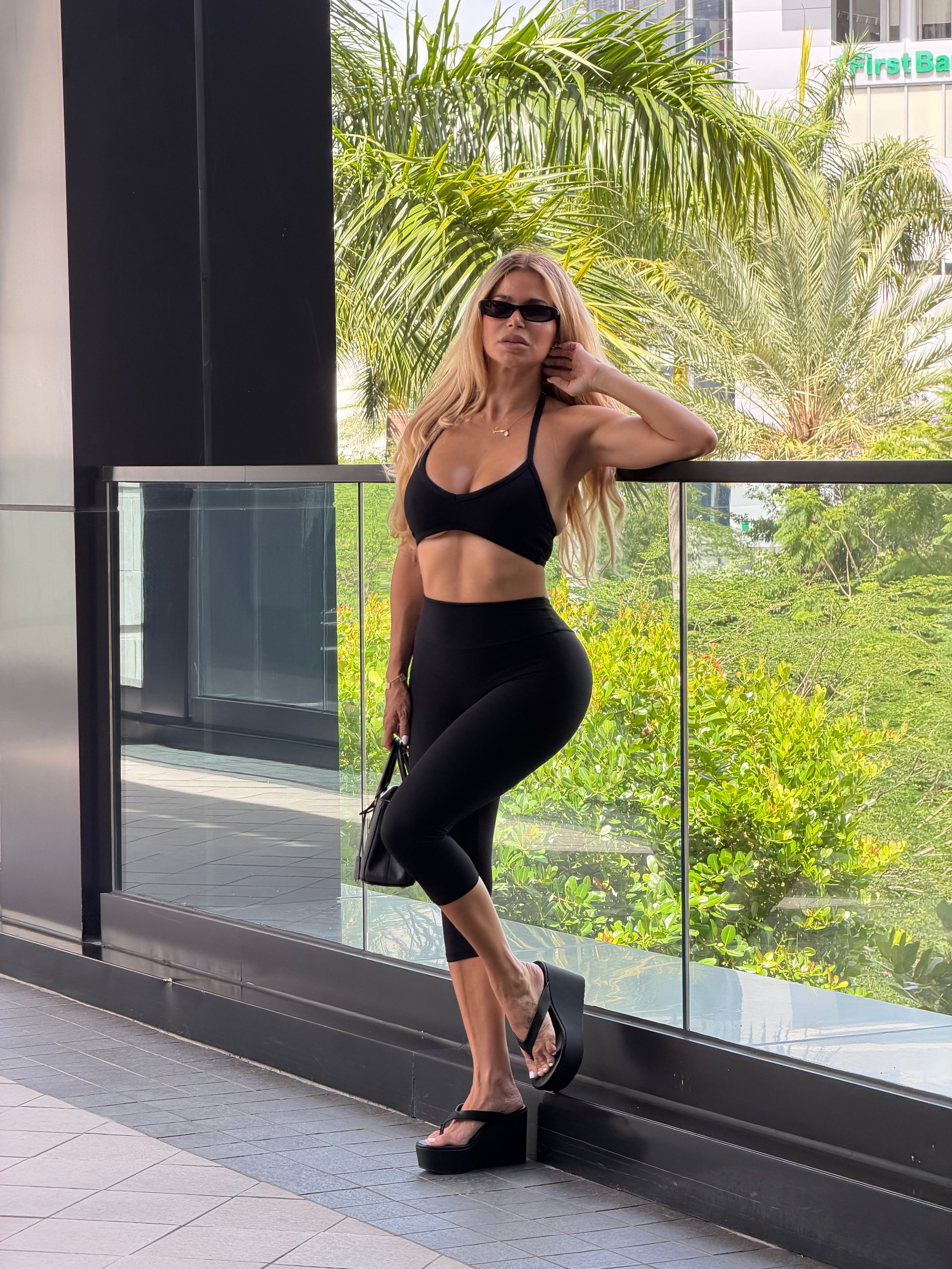 Everyday Ribbed Contour Capri Leggings